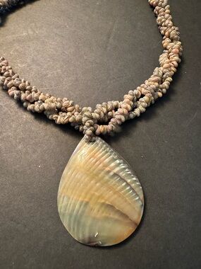 Handcrafted Iridescent Shell Teardrop Pendant Necklace - Natural Beige vintage